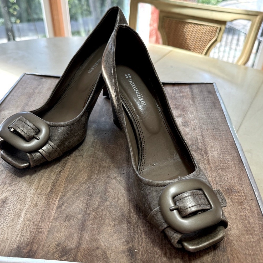NATURALIZER Metallic‎ Peep Toe Heels